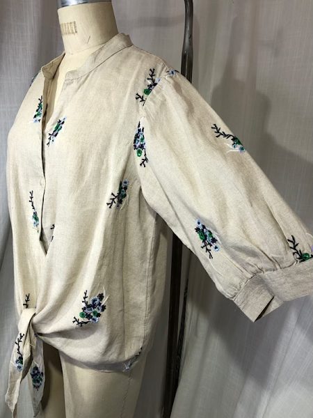 la boudoir miami vintage inspired beige linen charter club blue floral embroidered blouse (2)