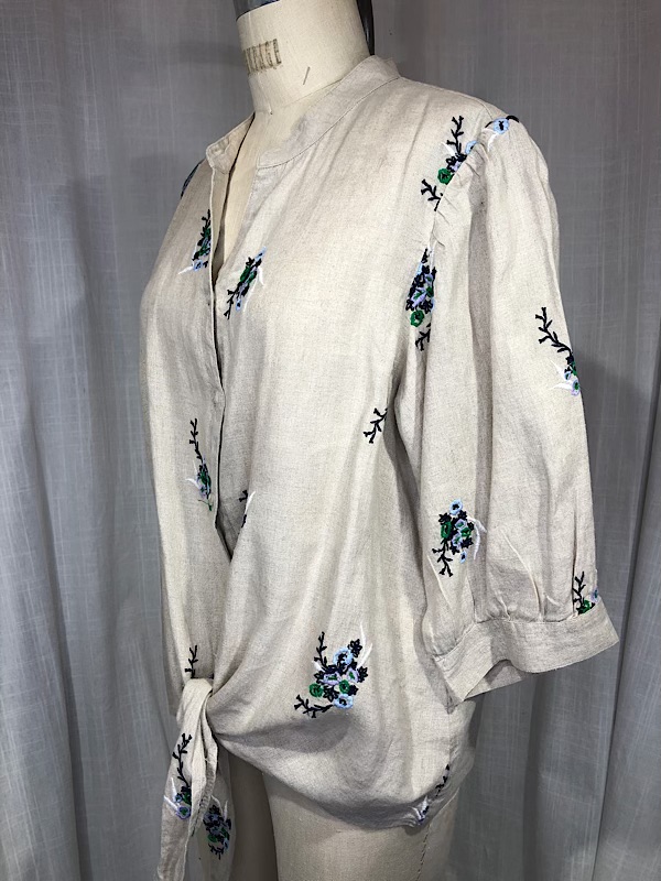 la boudoir miami vintage inspired beige linen charter club blue floral embroidered blouse (2)