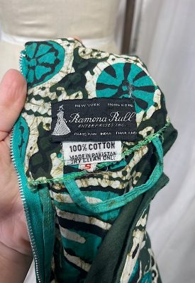 la boudoir miami vintage 70s green batik and embroidered long kaftan (2)