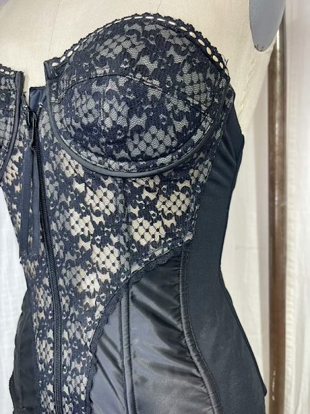 la boudoir miami vintage 70s black lace and nude bustier (1)