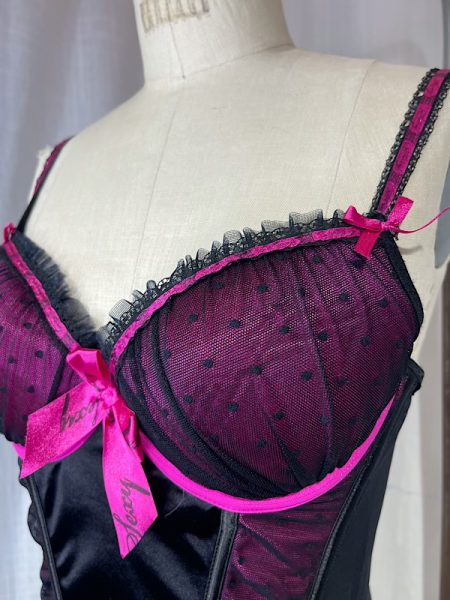 la boudoir miami vintage y2k black net and hotpink swiss dot bustier (1)