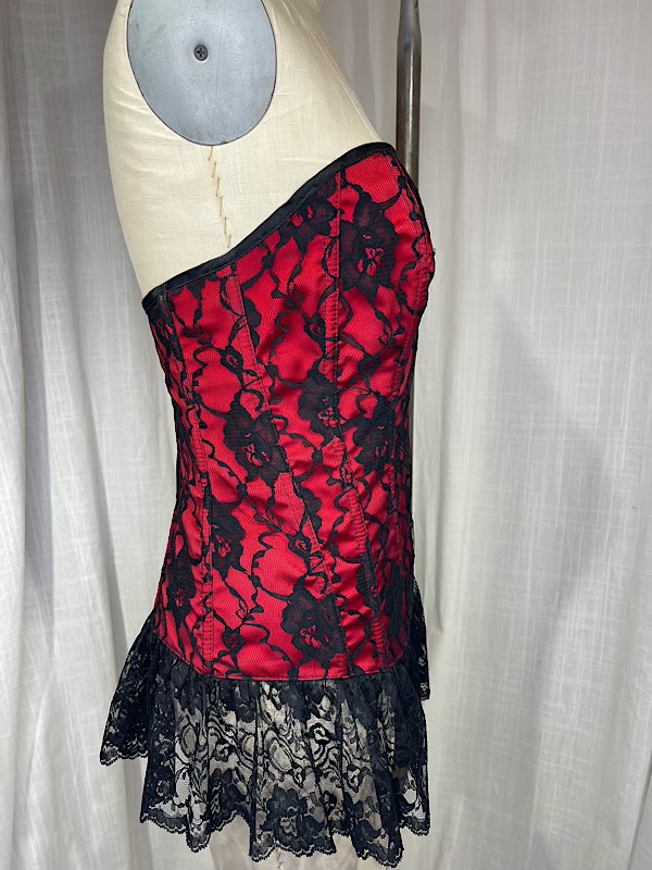 la boudoir miami vintage y2k fredericks of hollywood red and black lace corset (1)