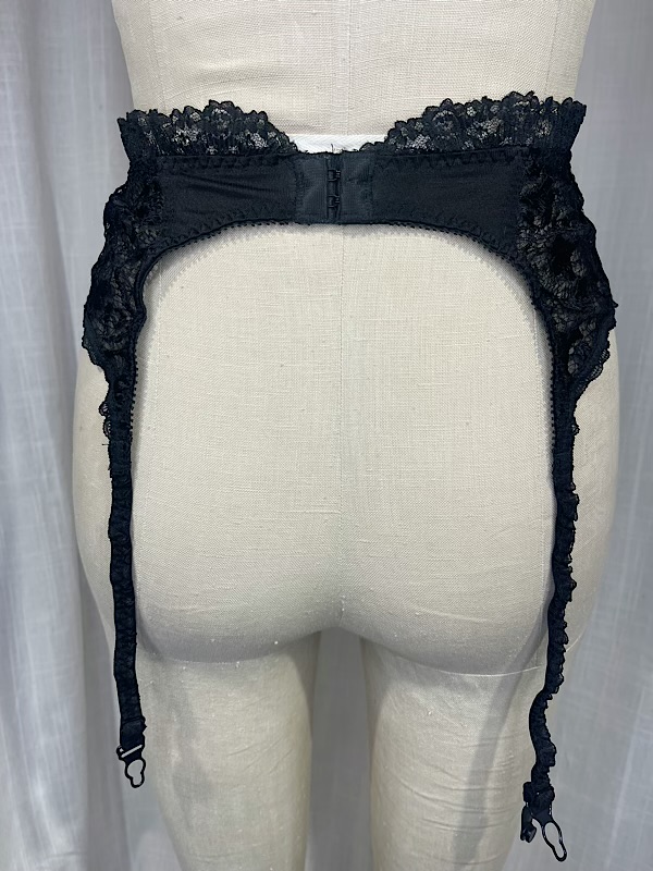 la boudoir miami vintage 90s victorias secret black lace garter belt (2)