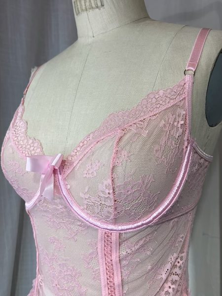 la boudoir miami vintage y2k pink lace bustier with garters (1)