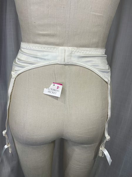 la boudoir miami vintage 90s white and pink lace garter belt (1)