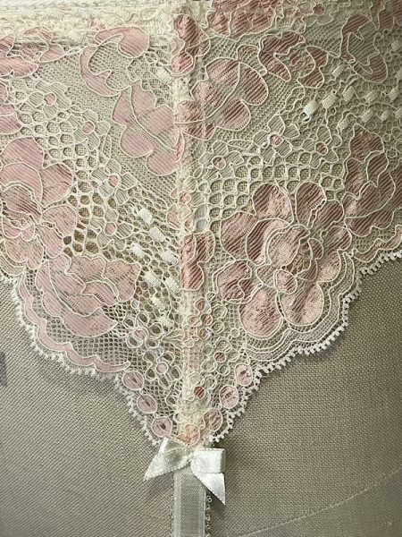 la boudoir miami vintage 90s white and pink lace garter belt (1)