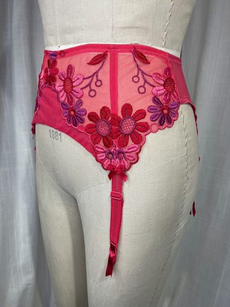 la boudoir miami vintage y2k pink net and flower embroidered garter belt (1)