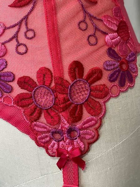 la boudoir miami vintage y2k pink net and flower embroidered garter belt (1)