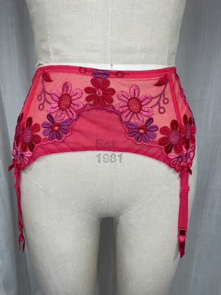 la boudoir miami vintage y2k pink net and flower embroidered garter belt (1)