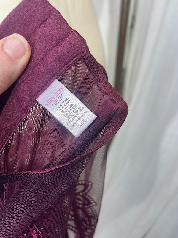 la boudoir miami vintage y2k very sexy victorias secret burgundy net and lace garter belt (1)