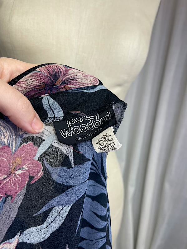 la boudoir miami vintage 70s purple and black hibiscus print blouse (3)