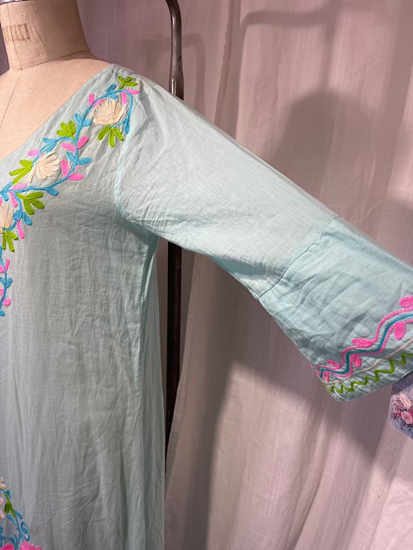 la boudoir miami vintage 90s turquoise flower embroidered kaftan (3)