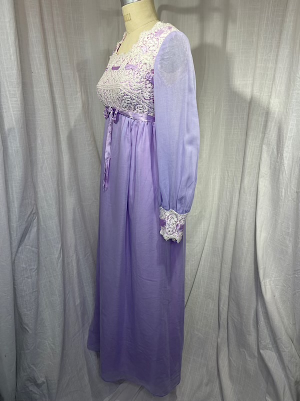 la boudoir miami vintage 70s purple and white lace peasant dress (2)