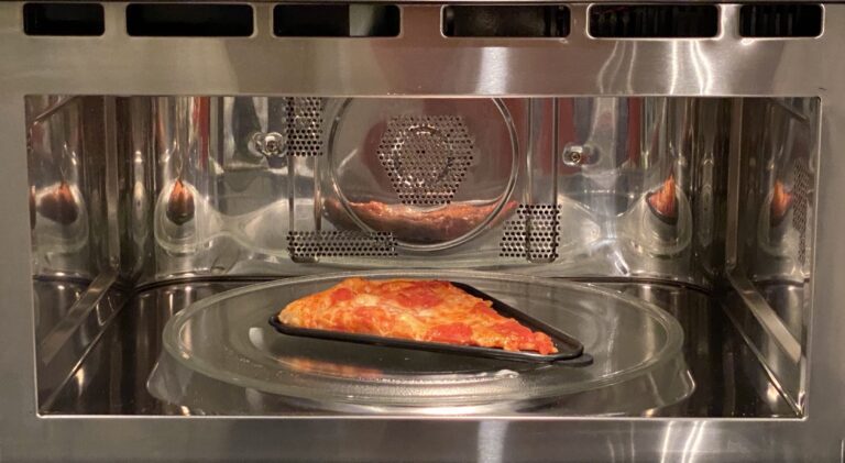 Pizza in Microwave Oven